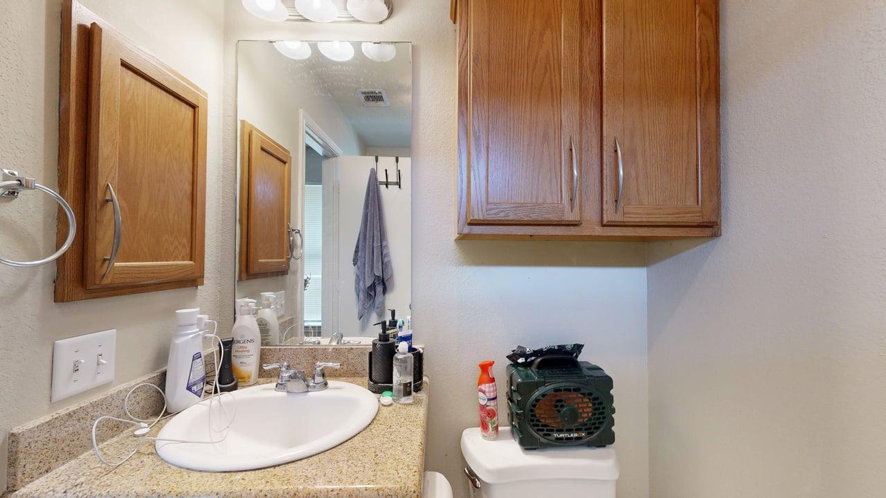 LO-2933 McLaren property image