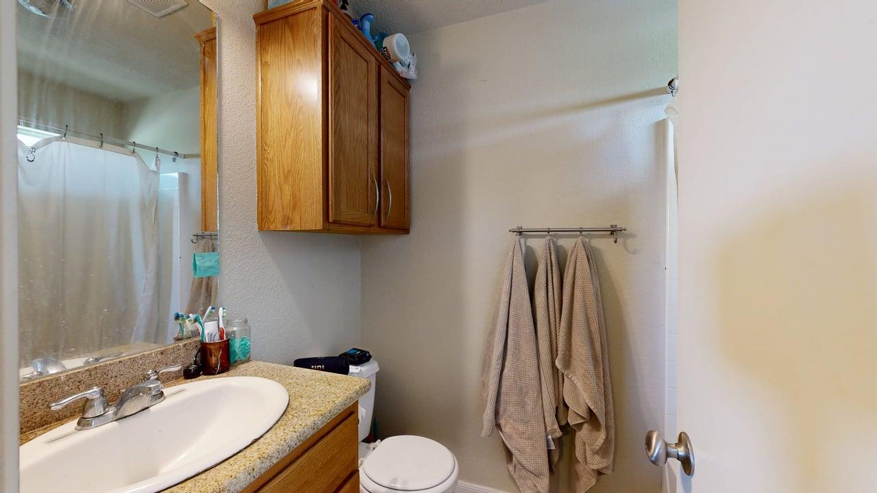 LO-2933 McLaren property image