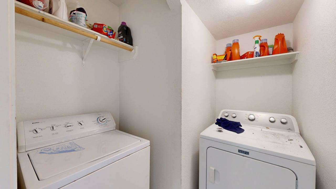 LO-2933 McLaren property image