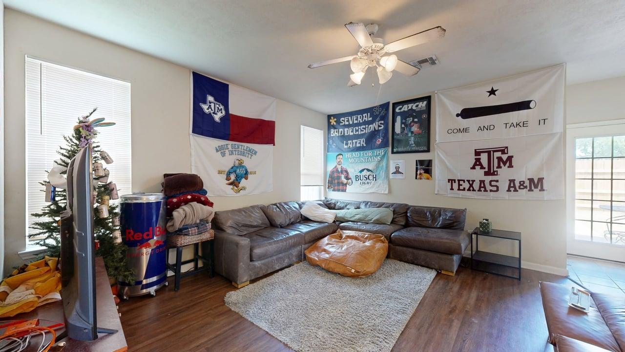 LO-2933 McLaren property image