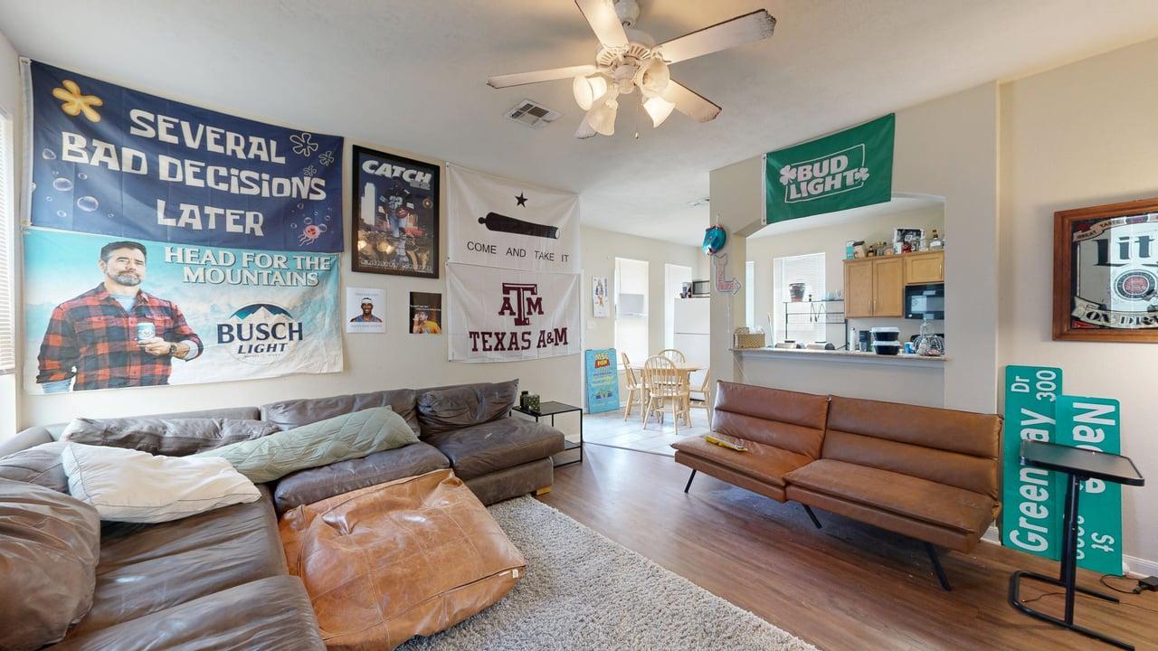 LO-2933 McLaren property image