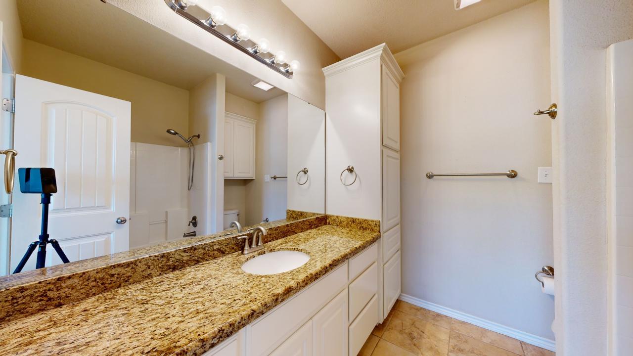 3805 Silverthorn Full House property image