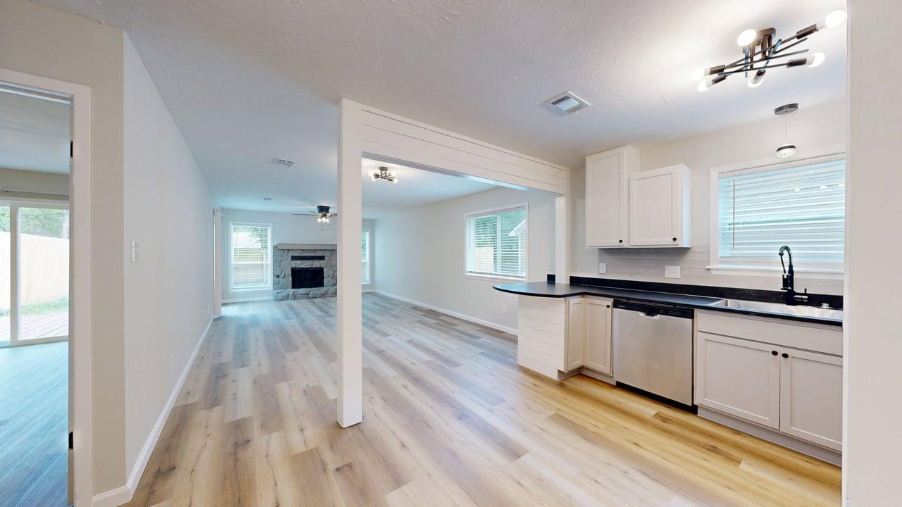 1112 property image