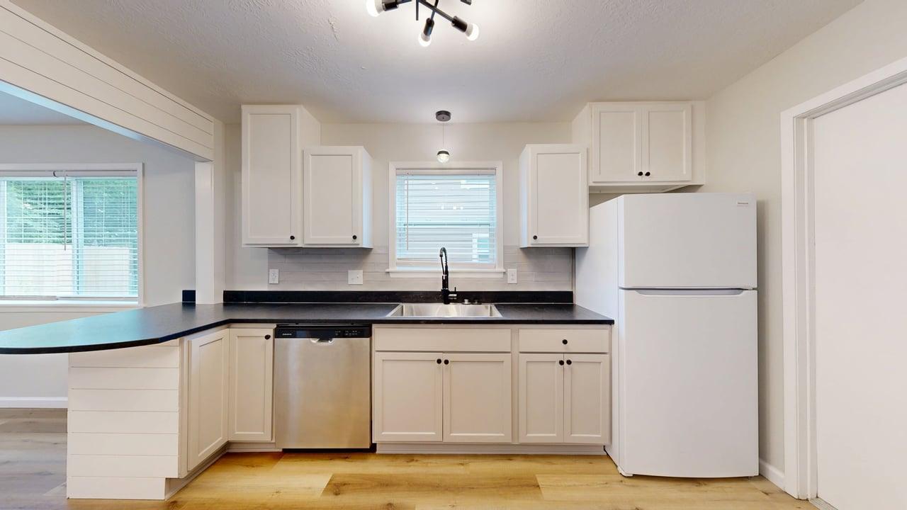 1112 property image