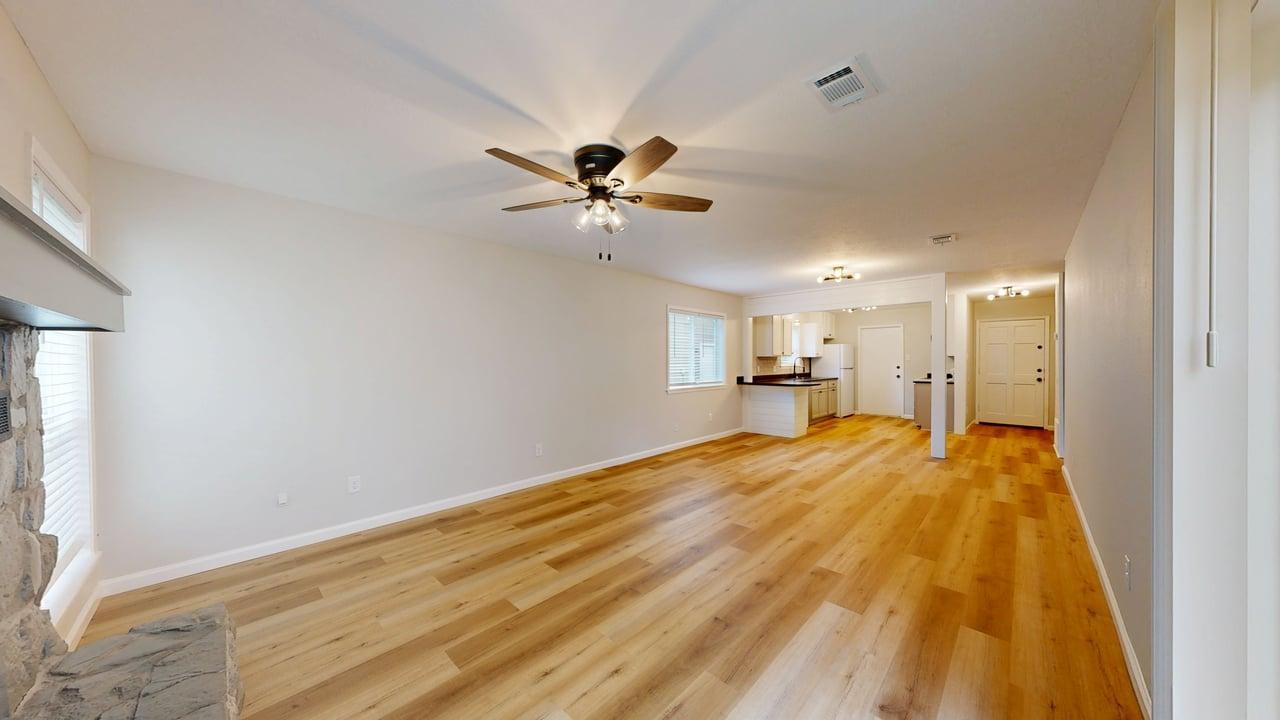 1112 property image