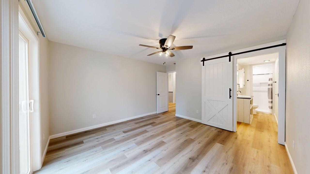 1112 property image