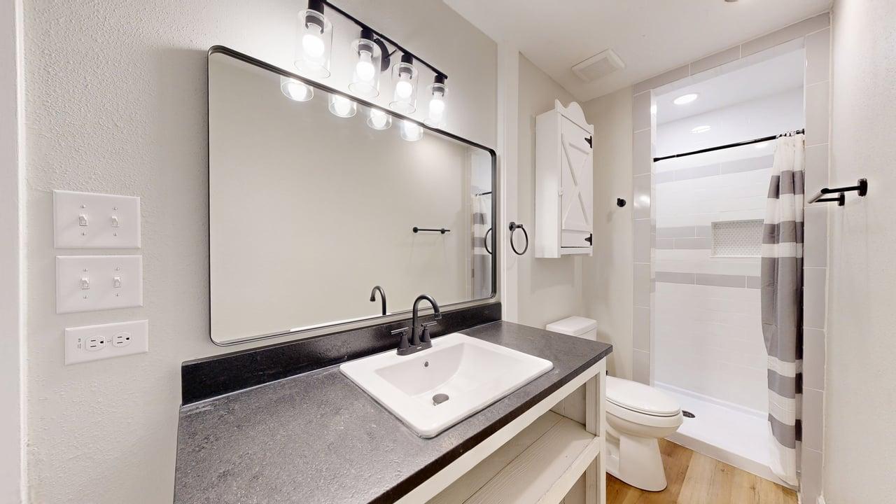 1112 property image
