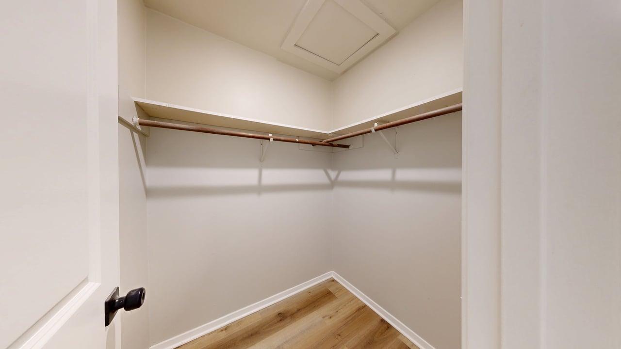 1112 property image