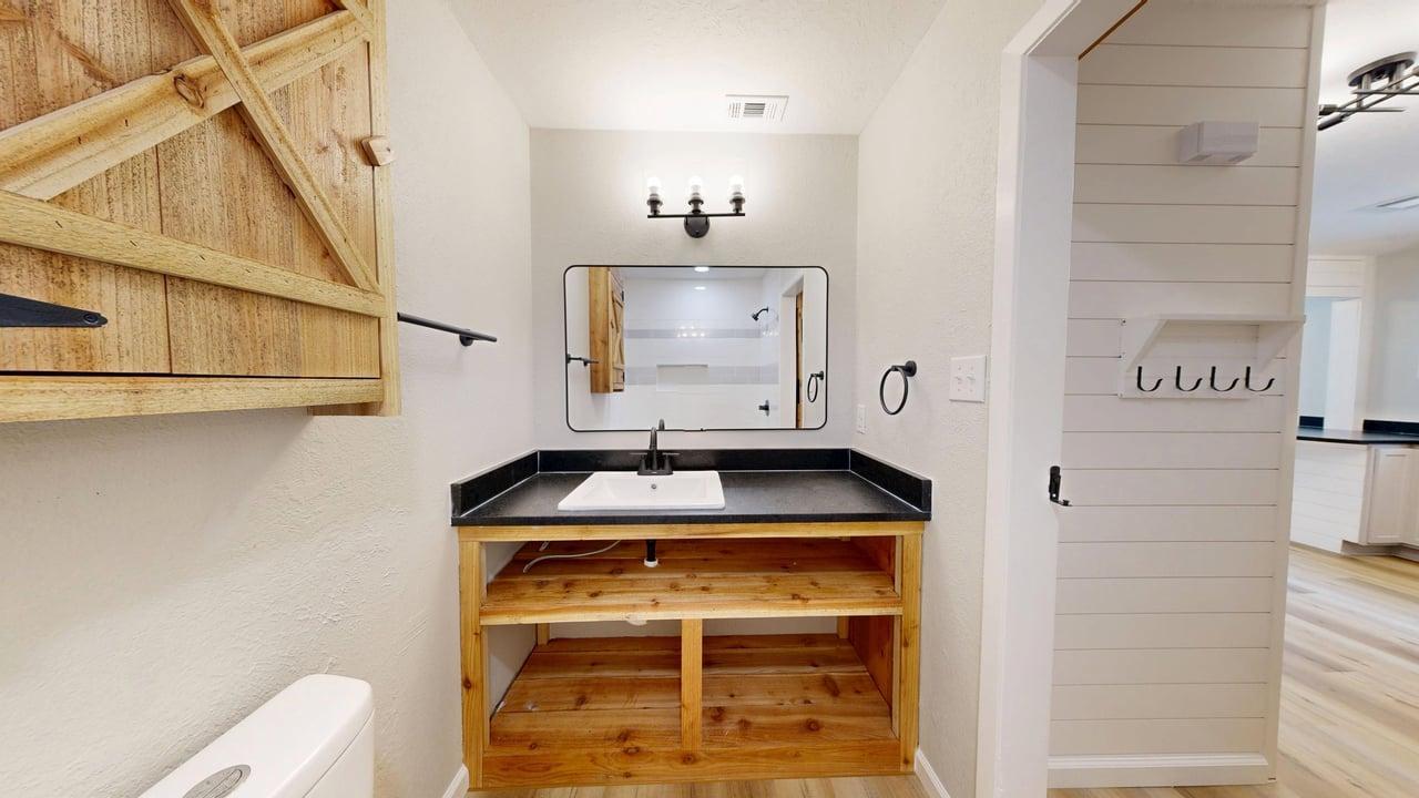 1112 property image