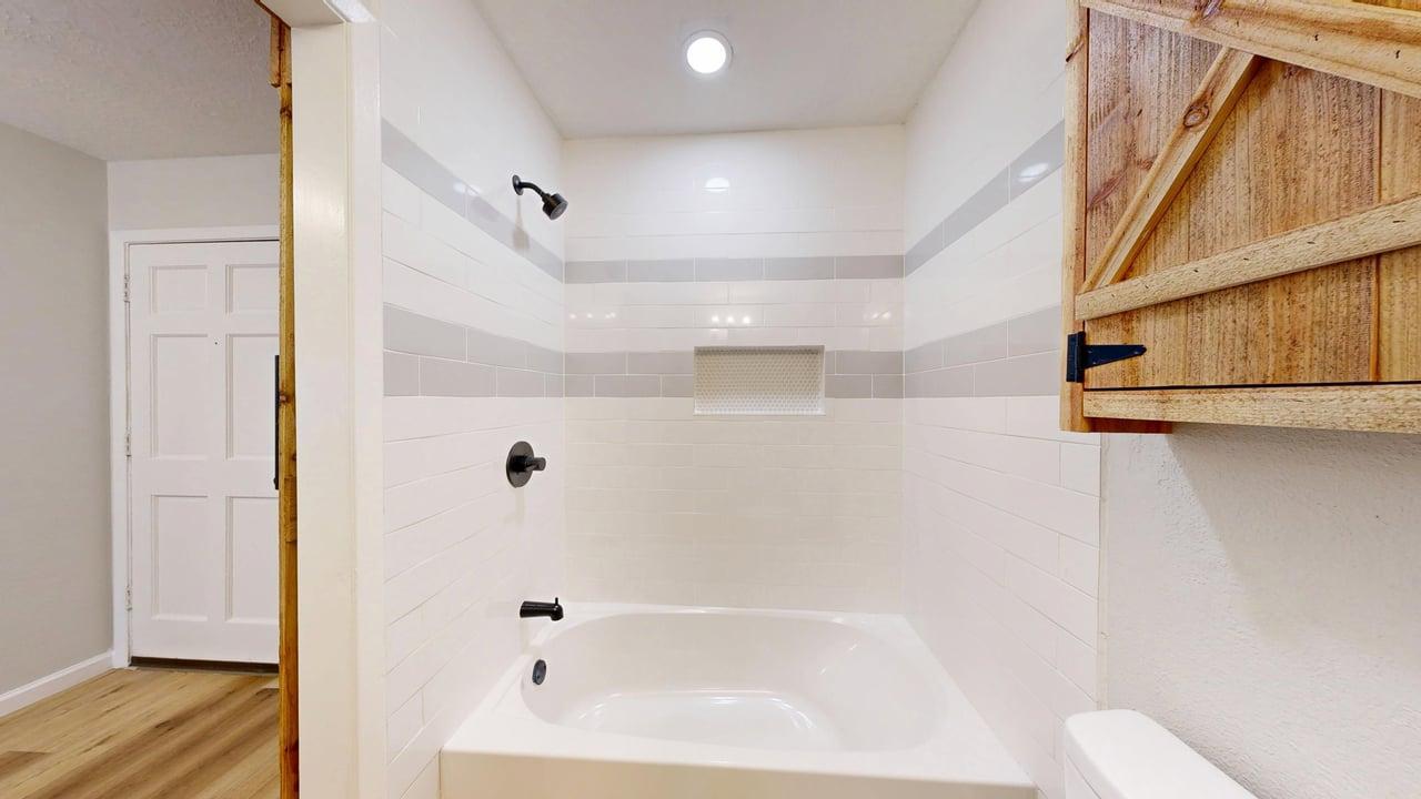 1112 property image