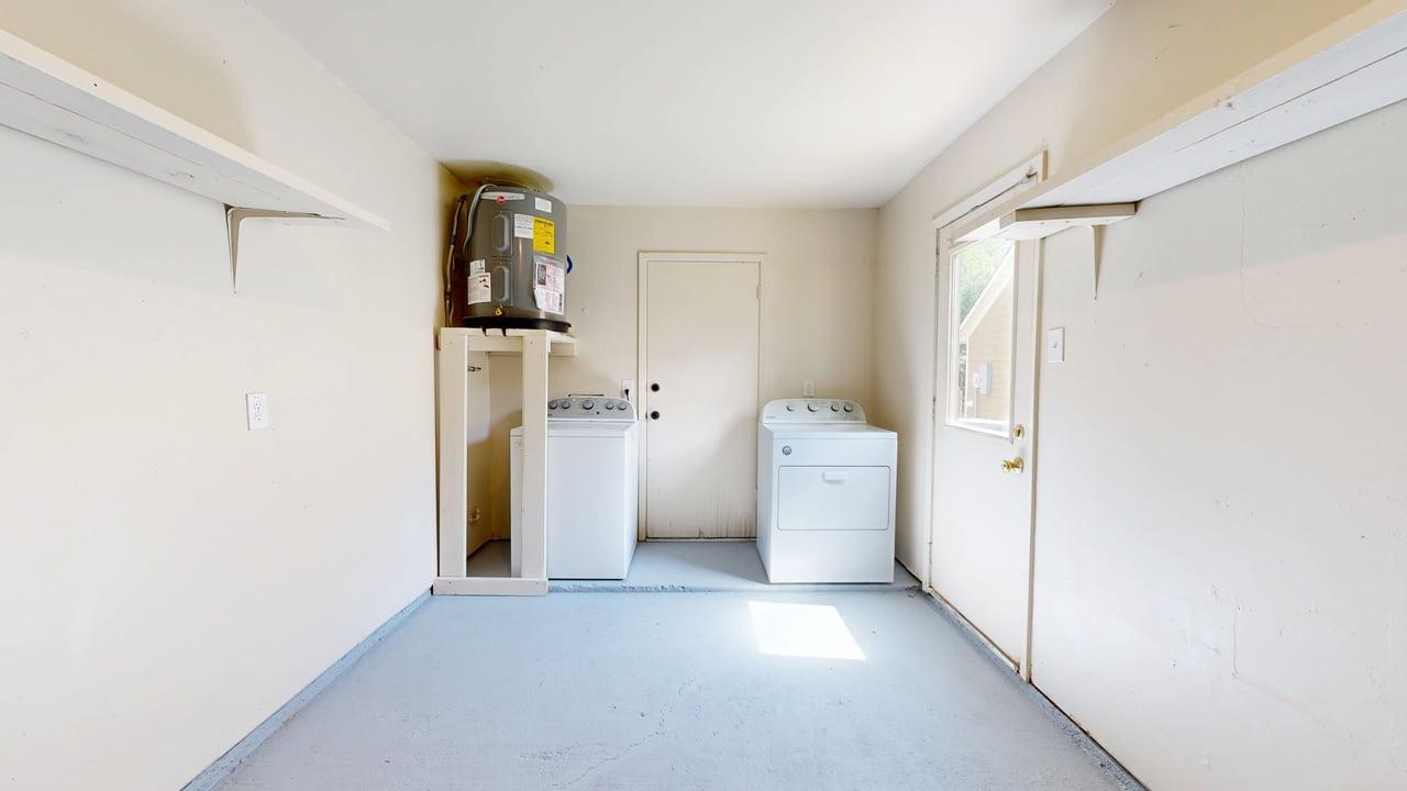1112 property image
