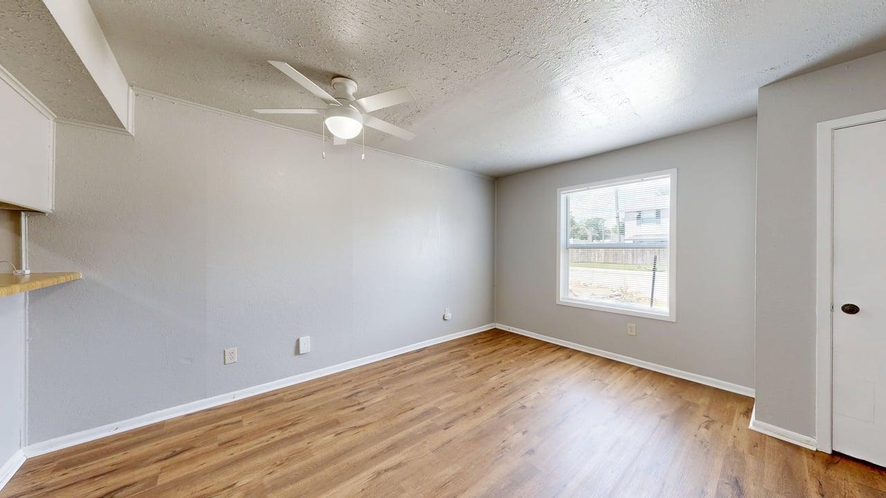 1327 Airline property image