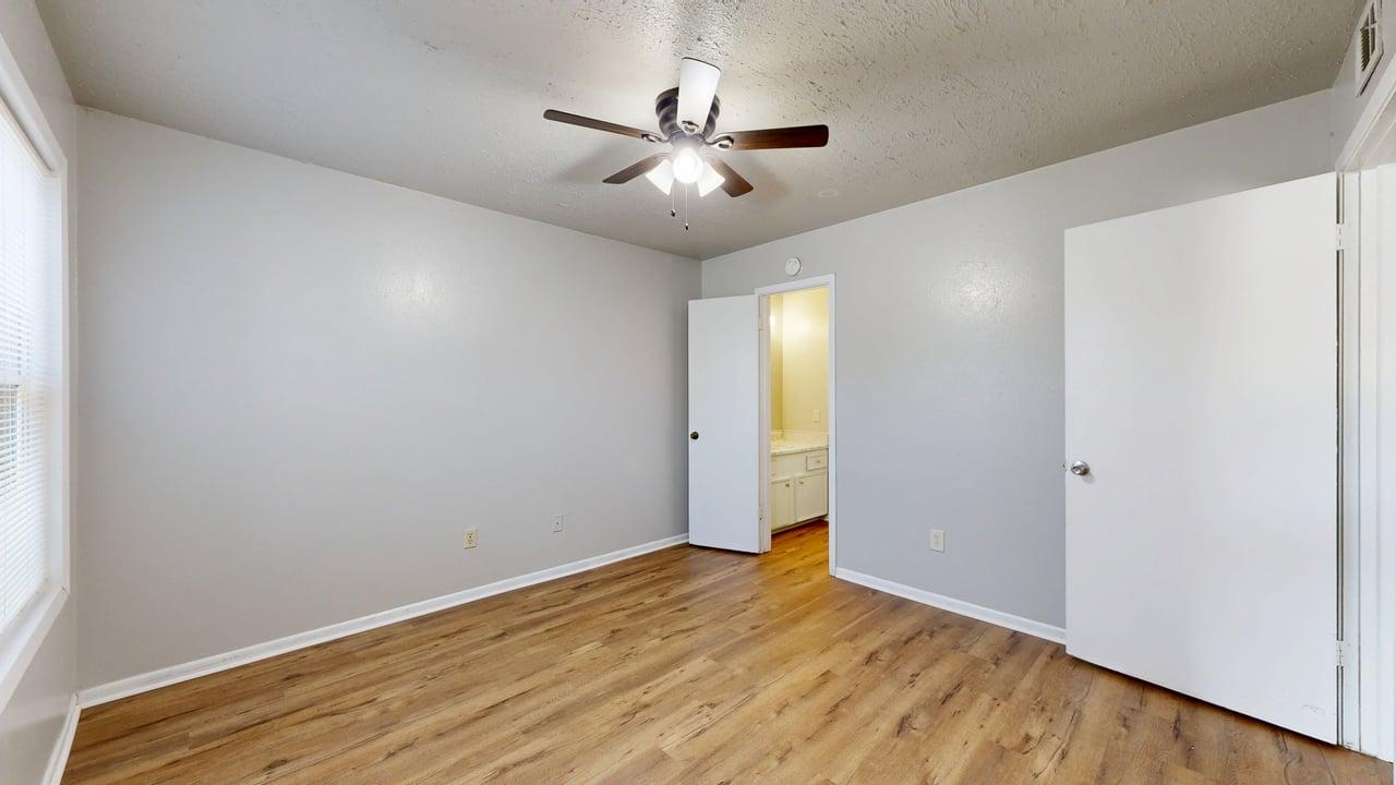 1327 Airline property image