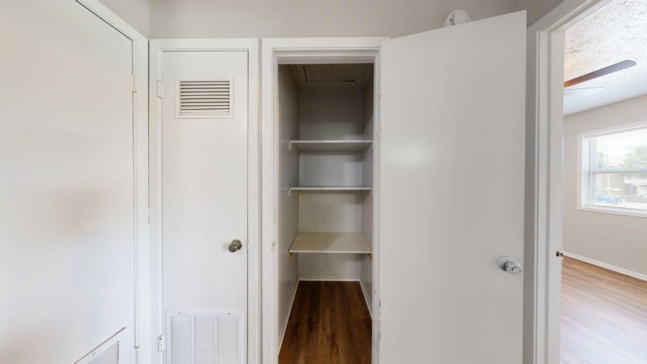 1327 Airline property image