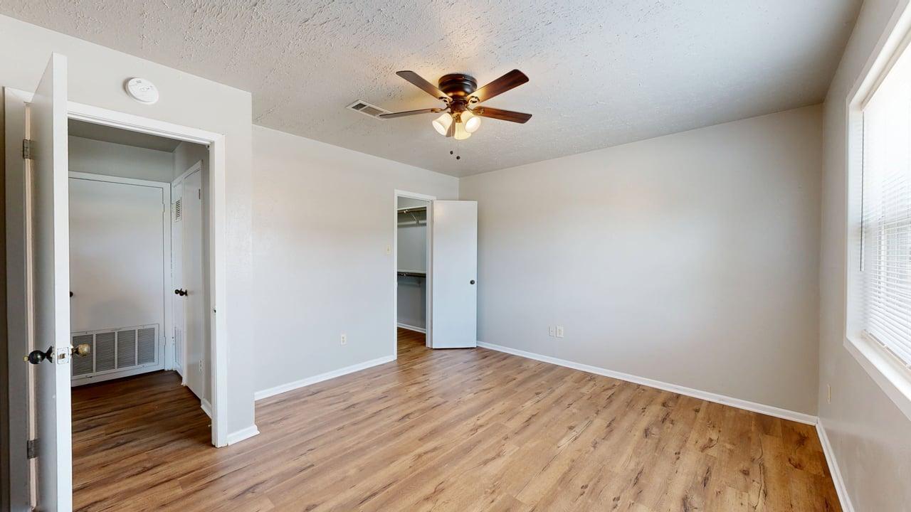 1327 Airline property image