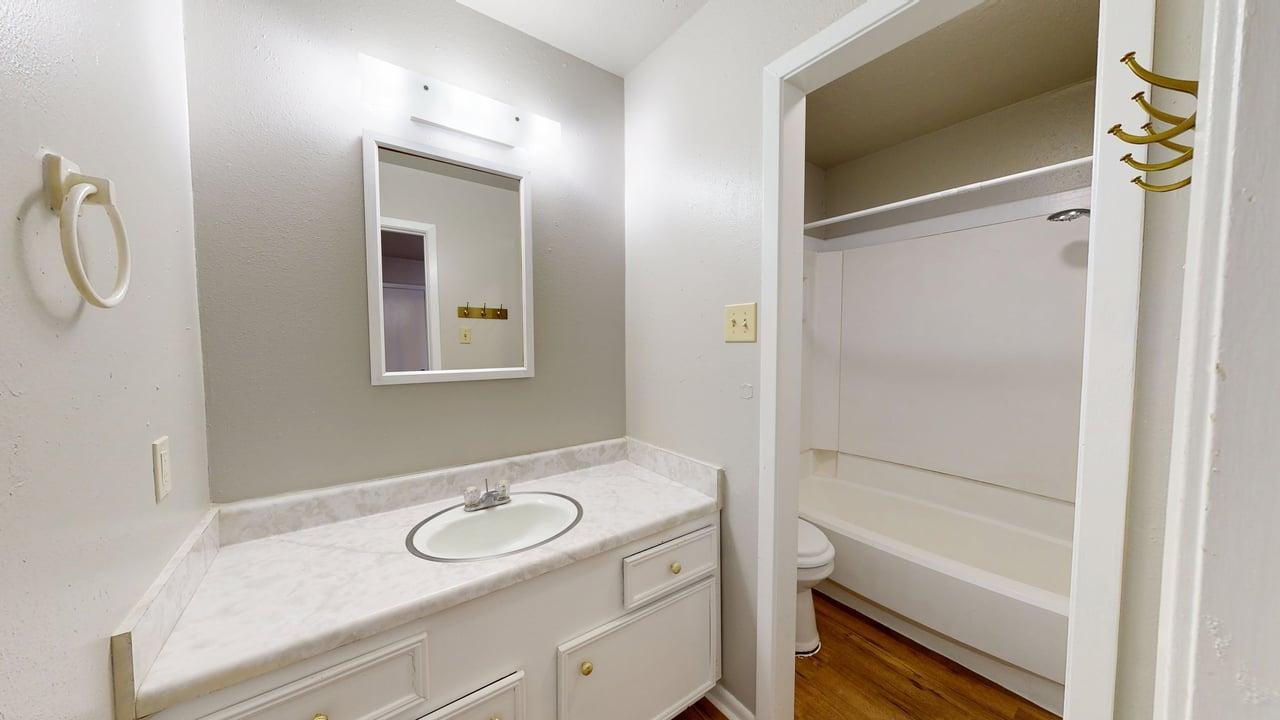 1327 Airline property image