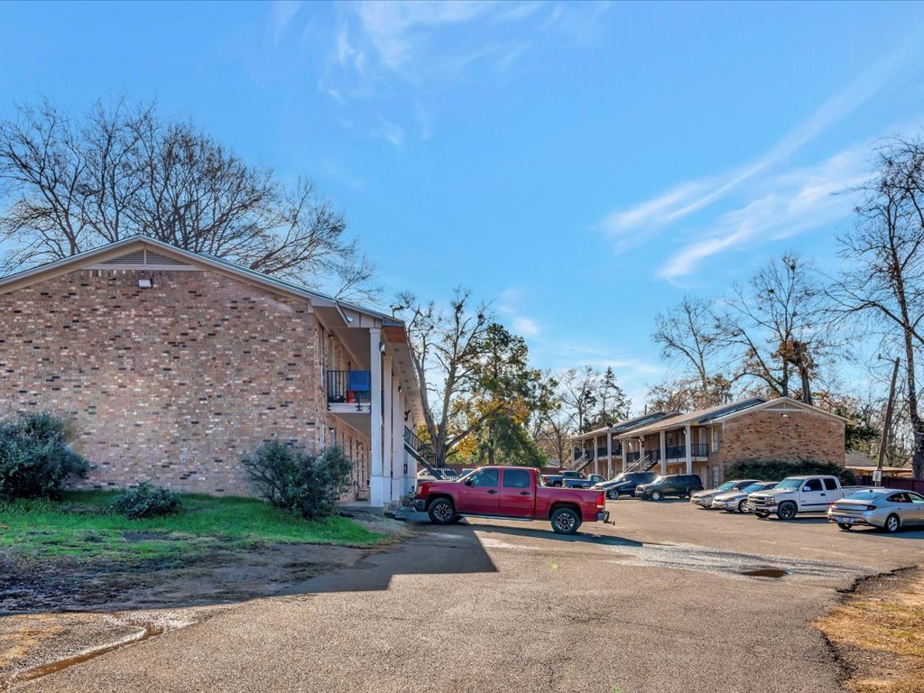 MOVE IN TODAY! SECURITY DEPOSIT SPECIAL! property image