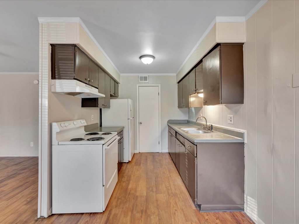 MOVE IN TODAY! SECURITY DEPOSIT SPECIAL! property image