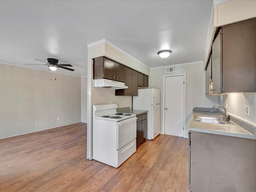 MOVE IN TODAY! SECURITY DEPOSIT SPECIAL! property image