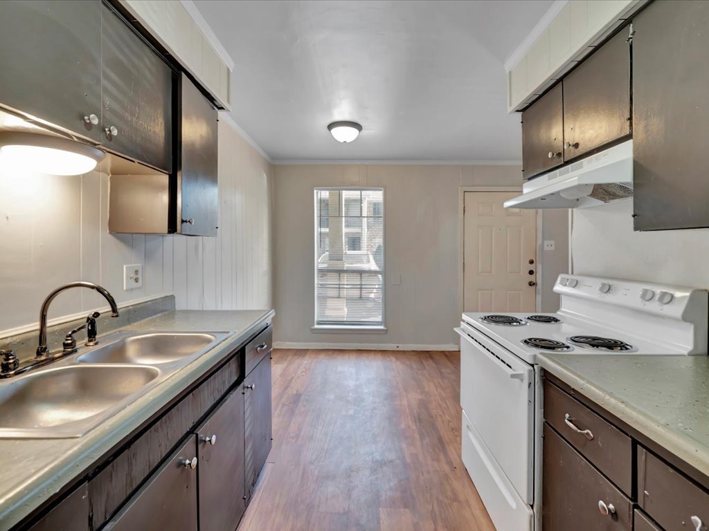MOVE IN TODAY! SECURITY DEPOSIT SPECIAL! property image