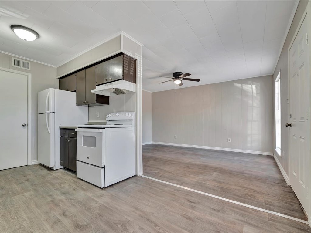 MOVE IN TODAY! SECURITY DEPOSIT SPECIAL! property image