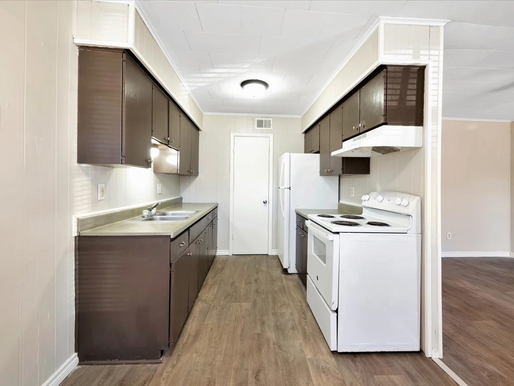 MOVE IN TODAY! SECURITY DEPOSIT SPECIAL! property image