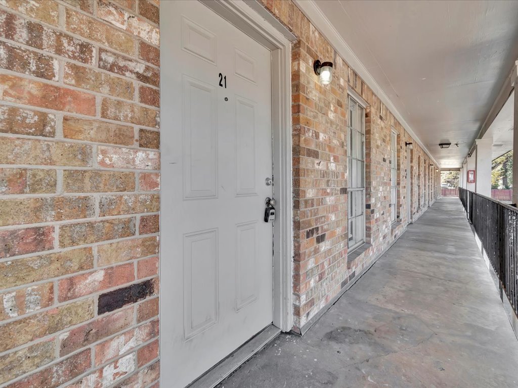 MOVE IN TODAY! SECURITY DEPOSIT SPECIAL! property image