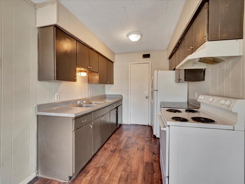MOVE IN TODAY! SECURITY DEPOSIT SPECIAL! property image