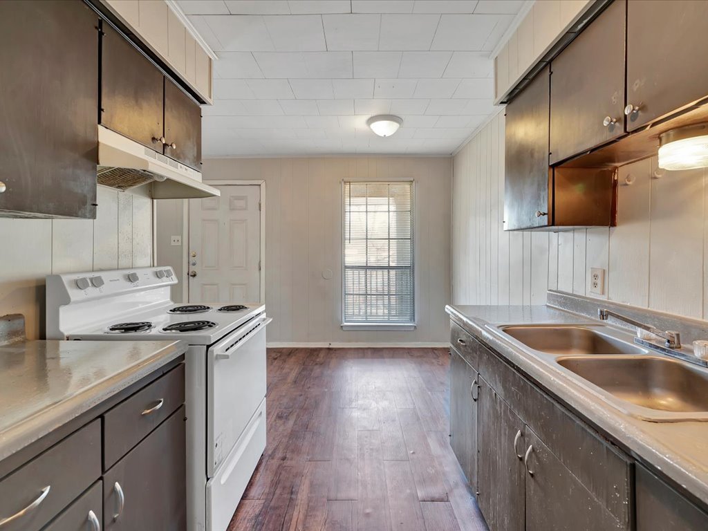 MOVE IN TODAY! SECURITY DEPOSIT SPECIAL! property image