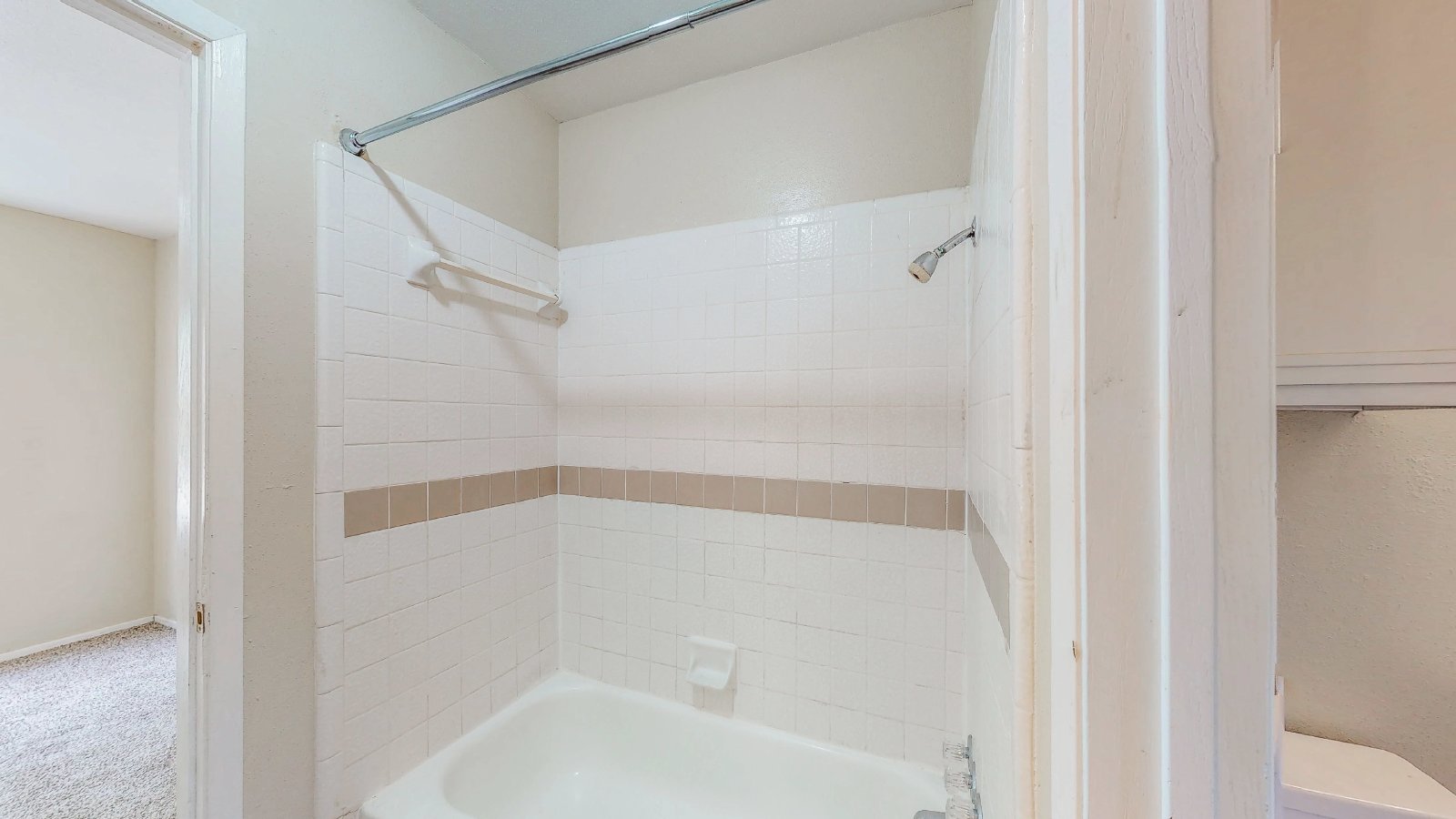 303 Manuel Unit C property image