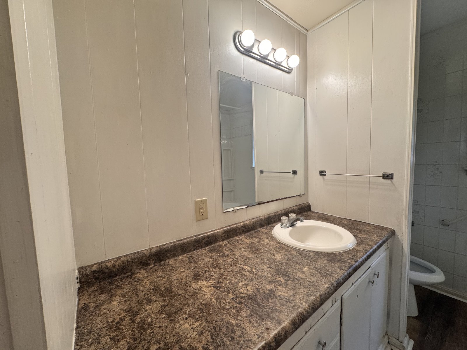 IMMEDIATE MOVE IN! property image
