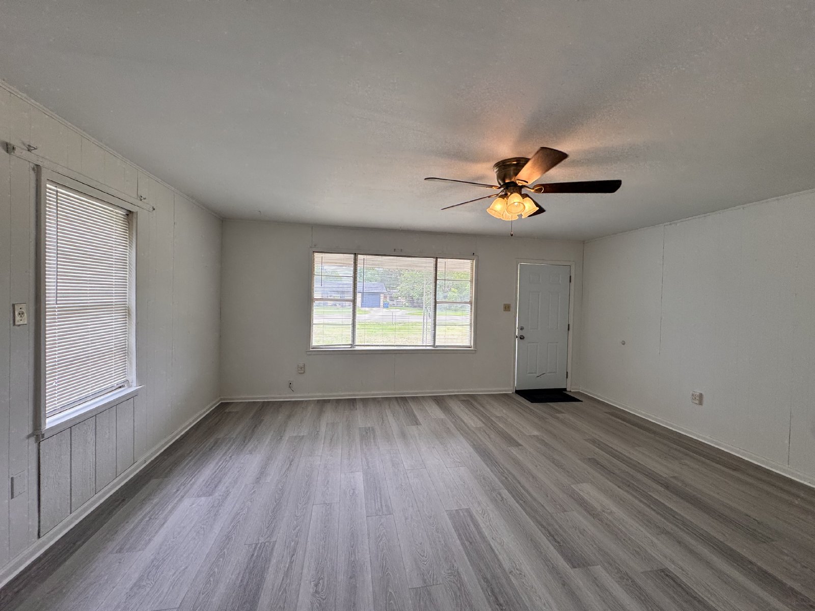 IMMEDIATE MOVE IN! property image