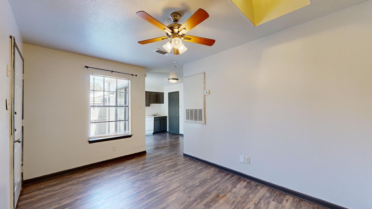 725 Peppertree Dr Apt 11 property image