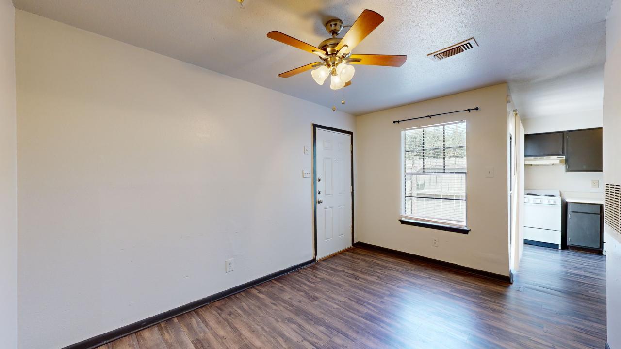 725 Peppertree Dr Apt 11 property image