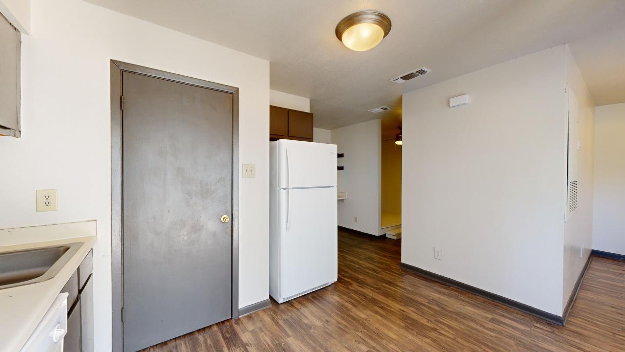 725 Peppertree Dr Apt 11 property image