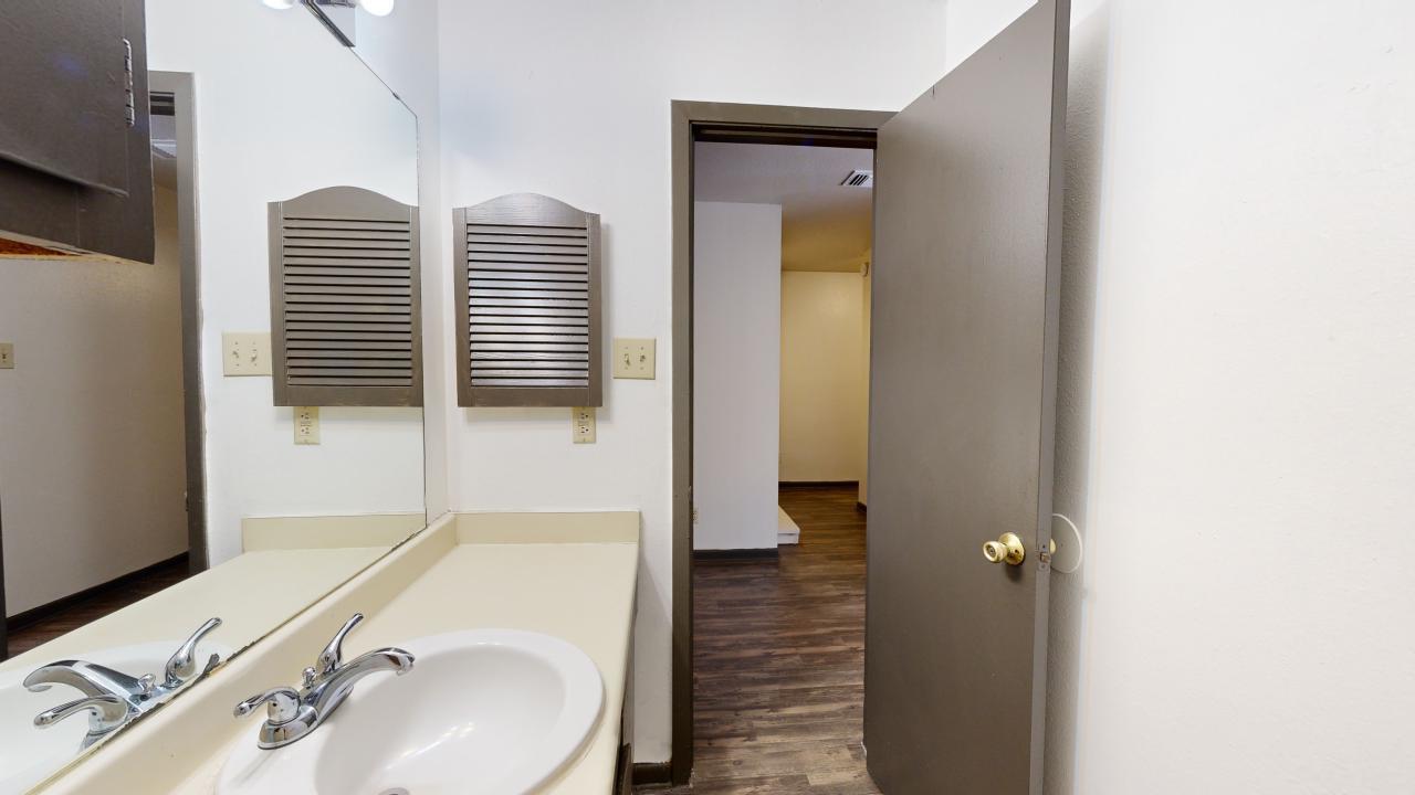 725 Peppertree Dr Apt 11 property image