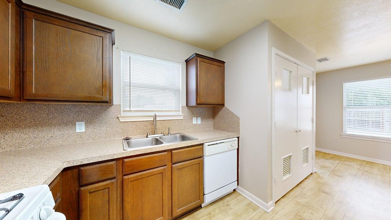 502 Nelson property image