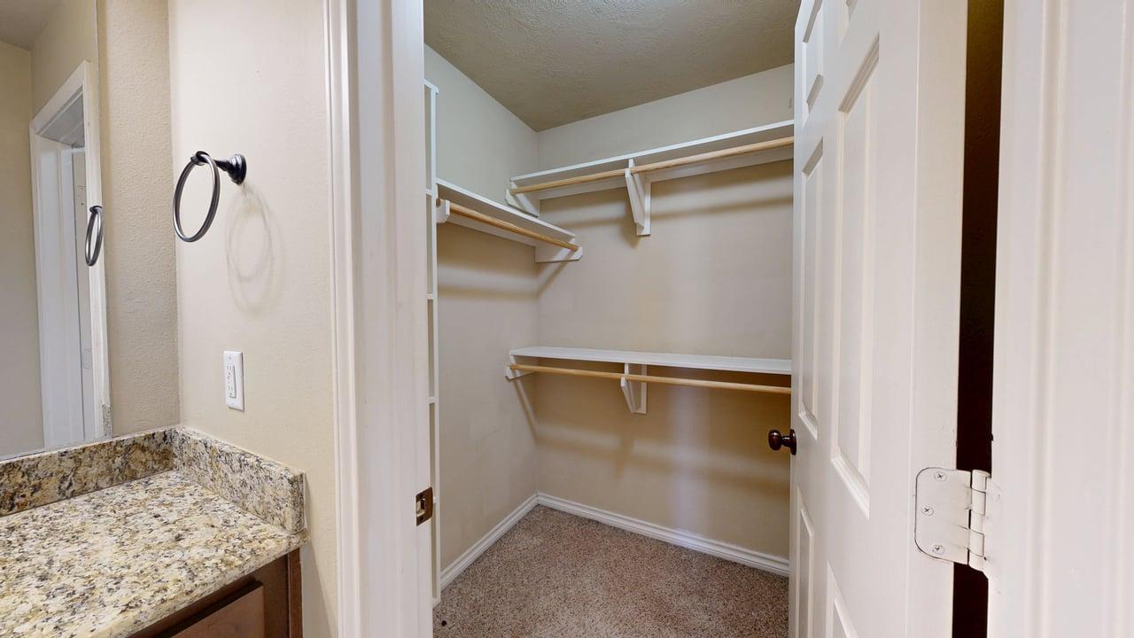 3418 Cullen property image