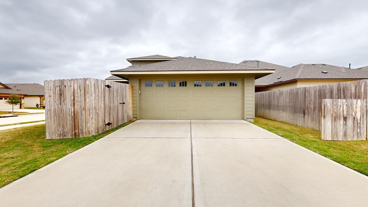 800 Mineral Wells property image