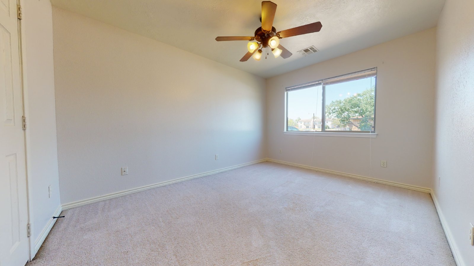 1 property image
