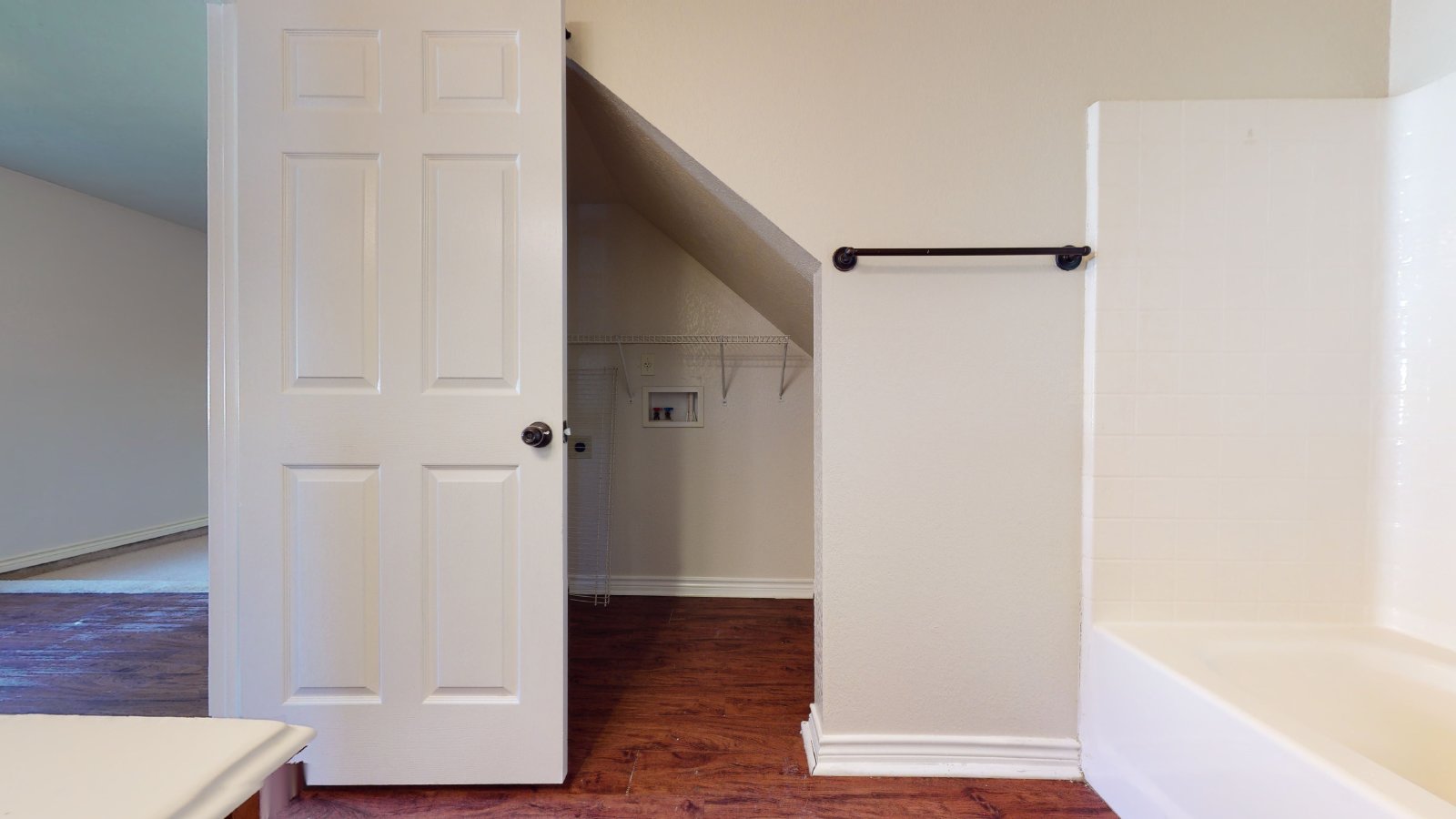 1 property image