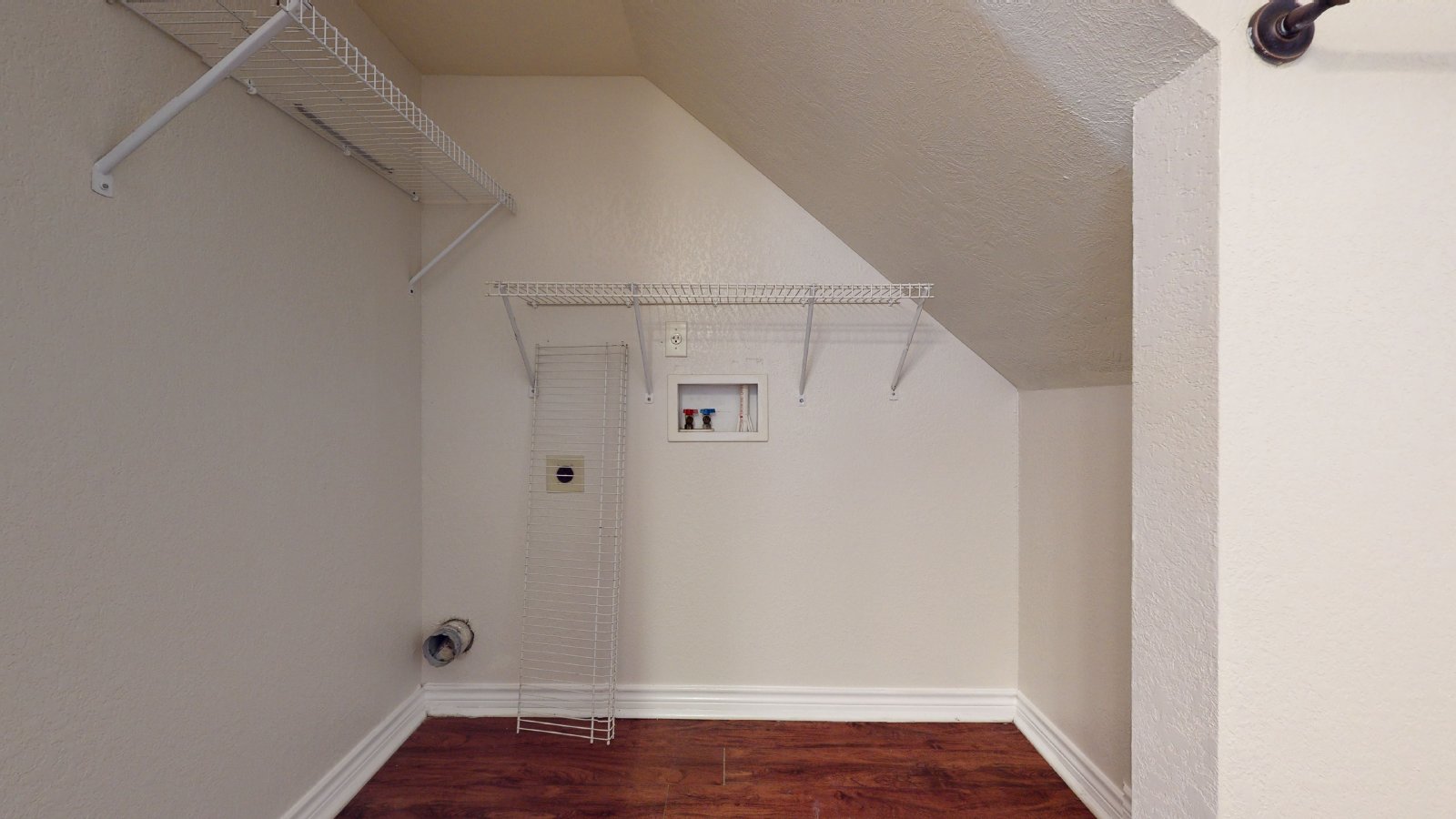 1 property image