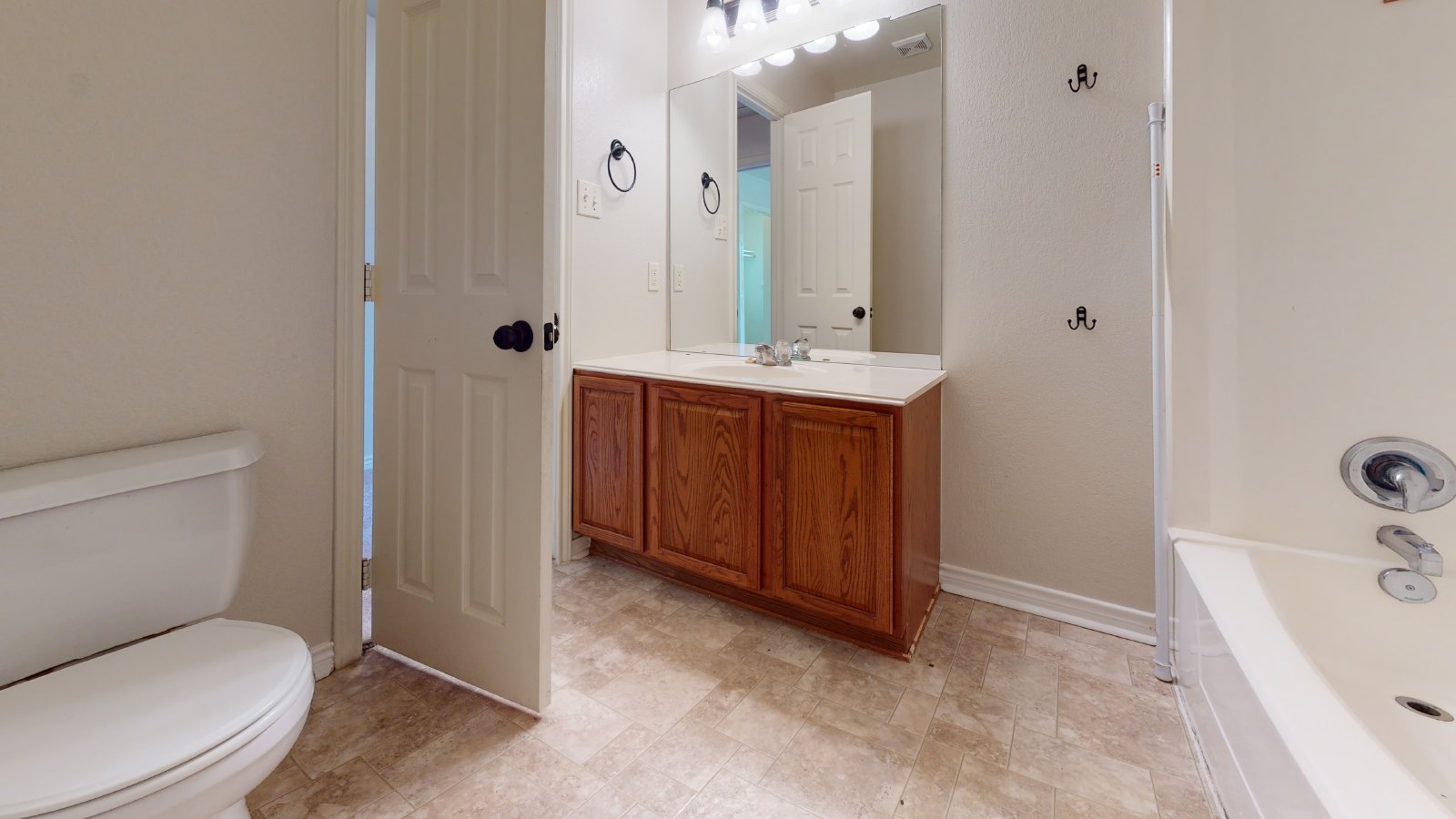 1 property image