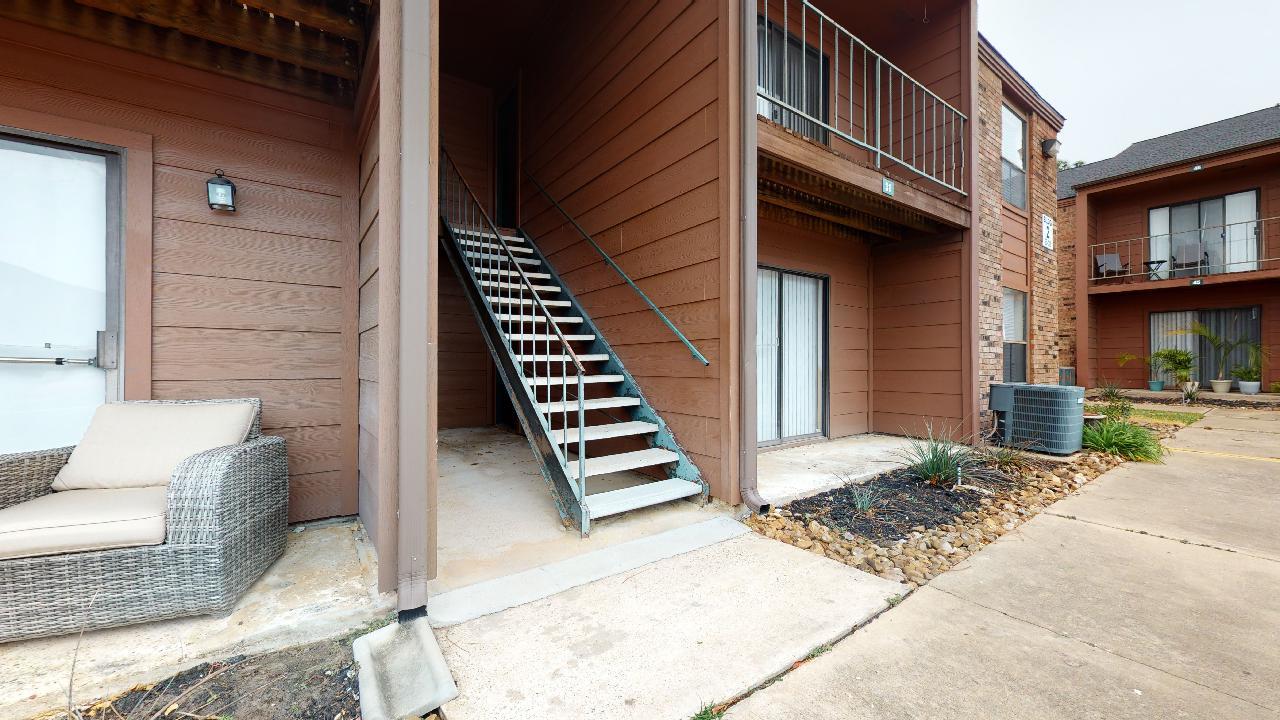 904 University Oaks #032 property image