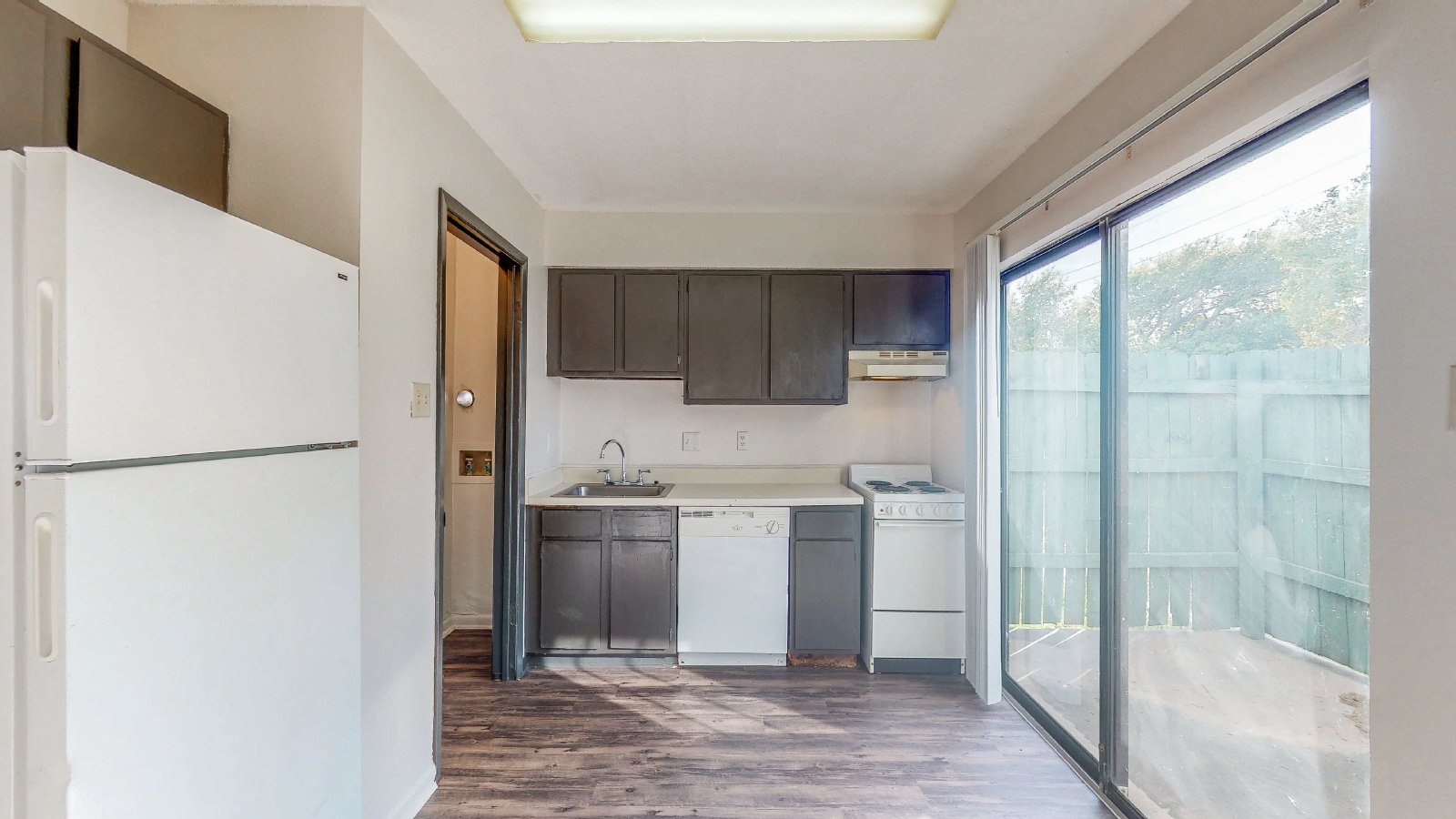 725 Peppertree Dr Apt 8 property image