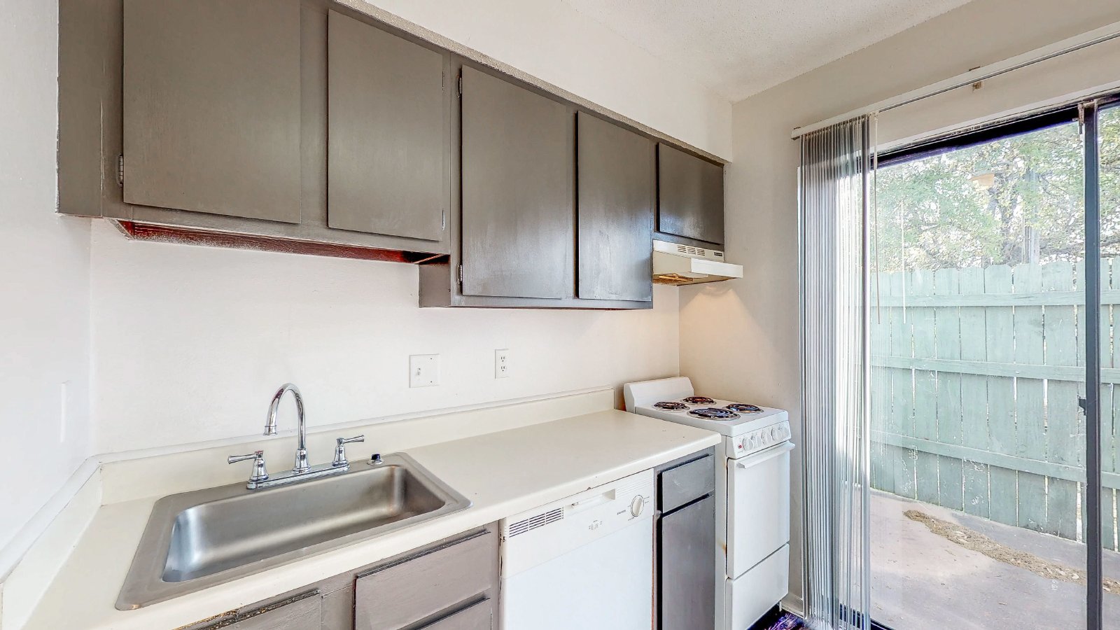 725 Peppertree Dr Apt 8 property image