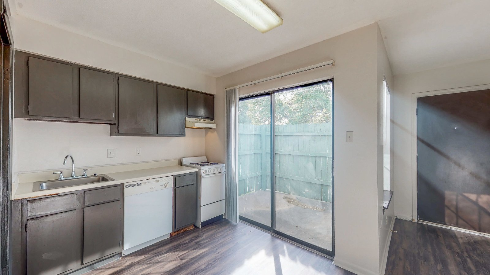 725 Peppertree Dr Apt 8 property image