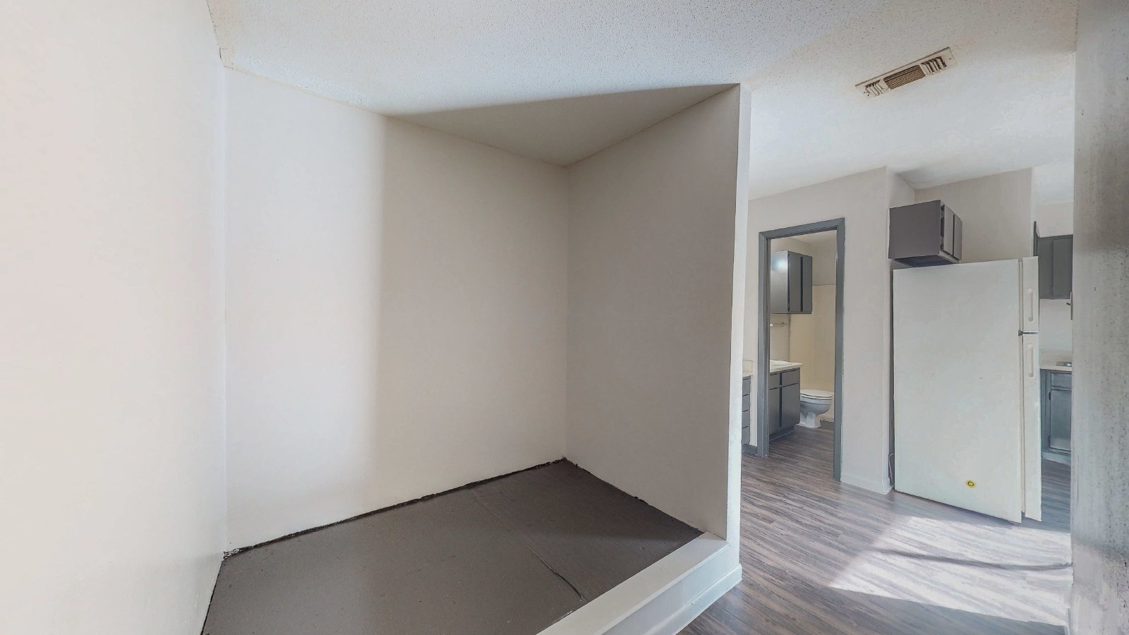 725 Peppertree Dr Apt 8 property image