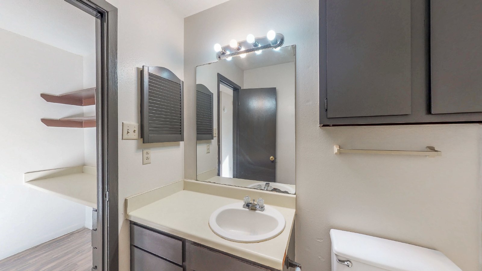 725 Peppertree Dr Apt 8 property image