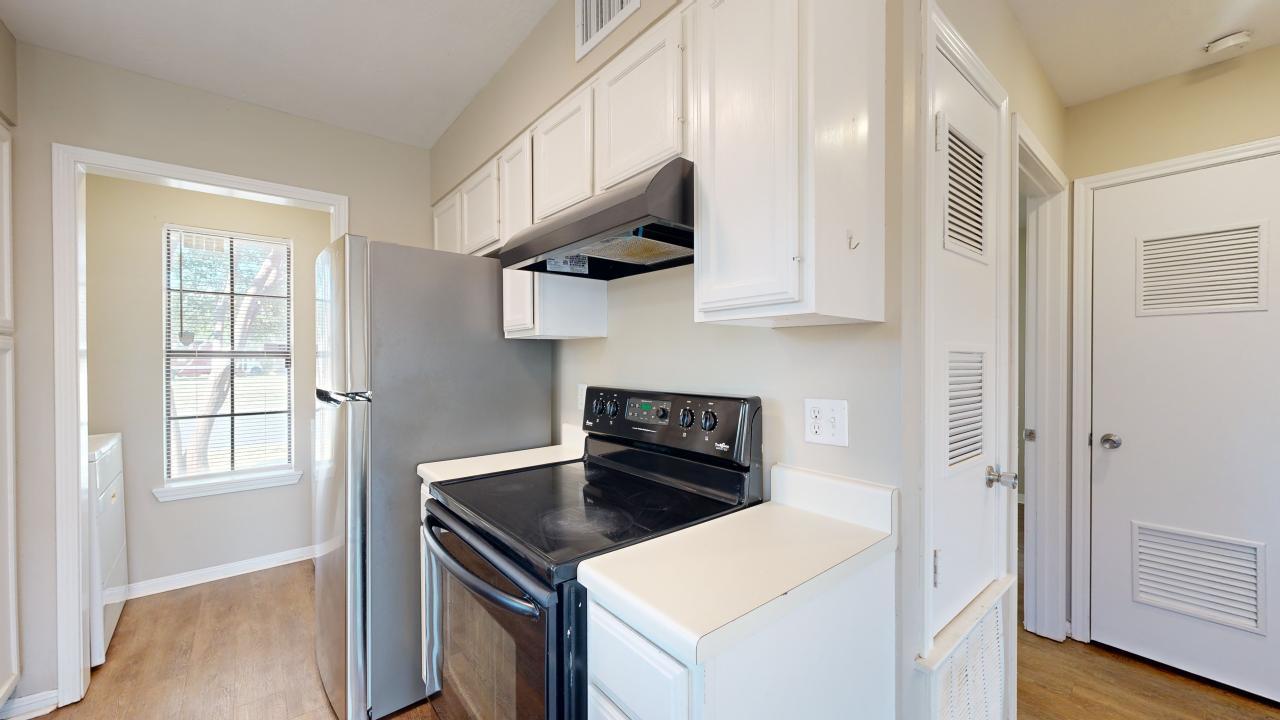 1915 Woodsman Dr property image